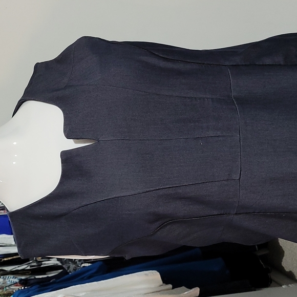 Black dress - Picture 2 of 6